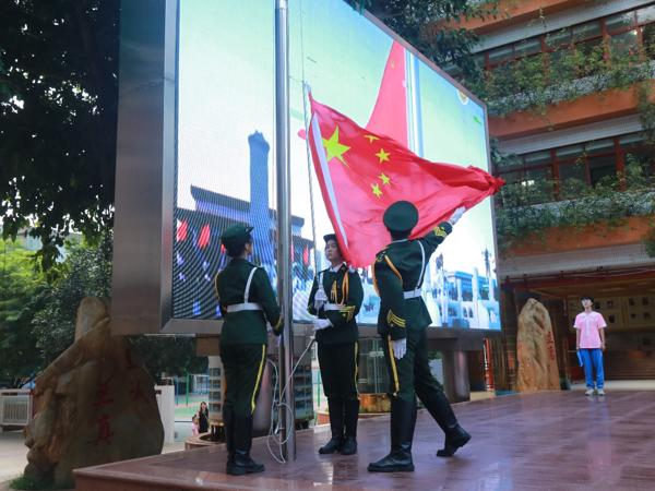 心向光明，强国有我