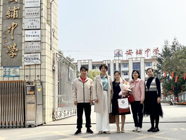 巾帼送暖  情暖三八